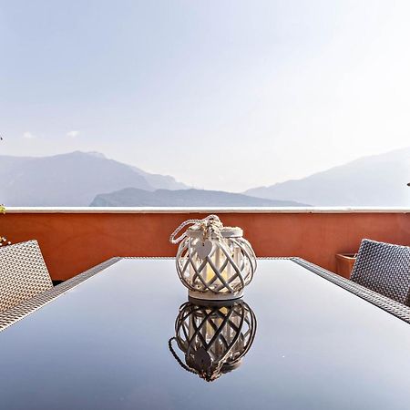 Casa Sara With Swimming Pool Apartment Riva del Garda Exterior photo