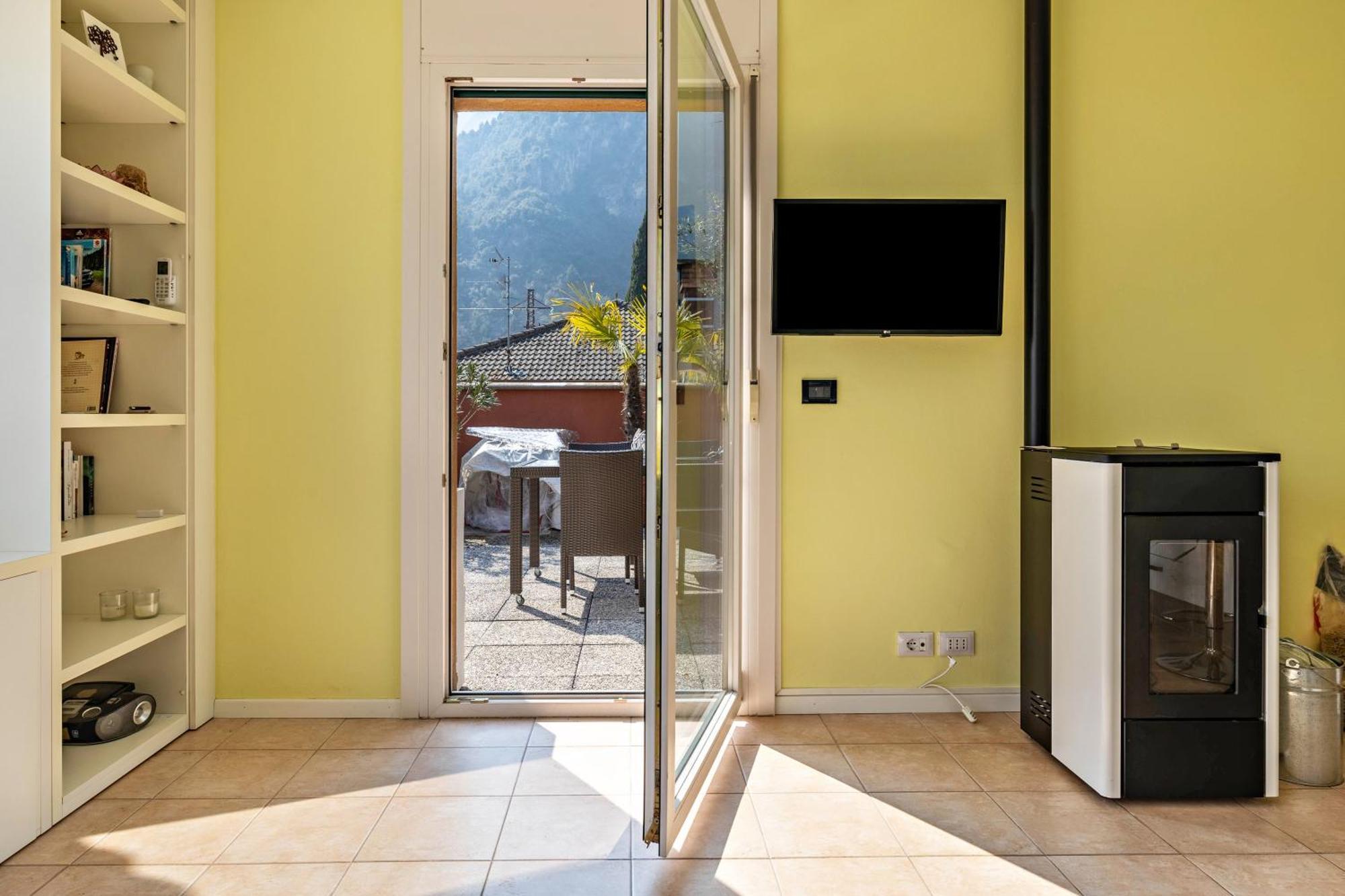 Casa Sara With Swimming Pool Apartment Riva del Garda Exterior photo
