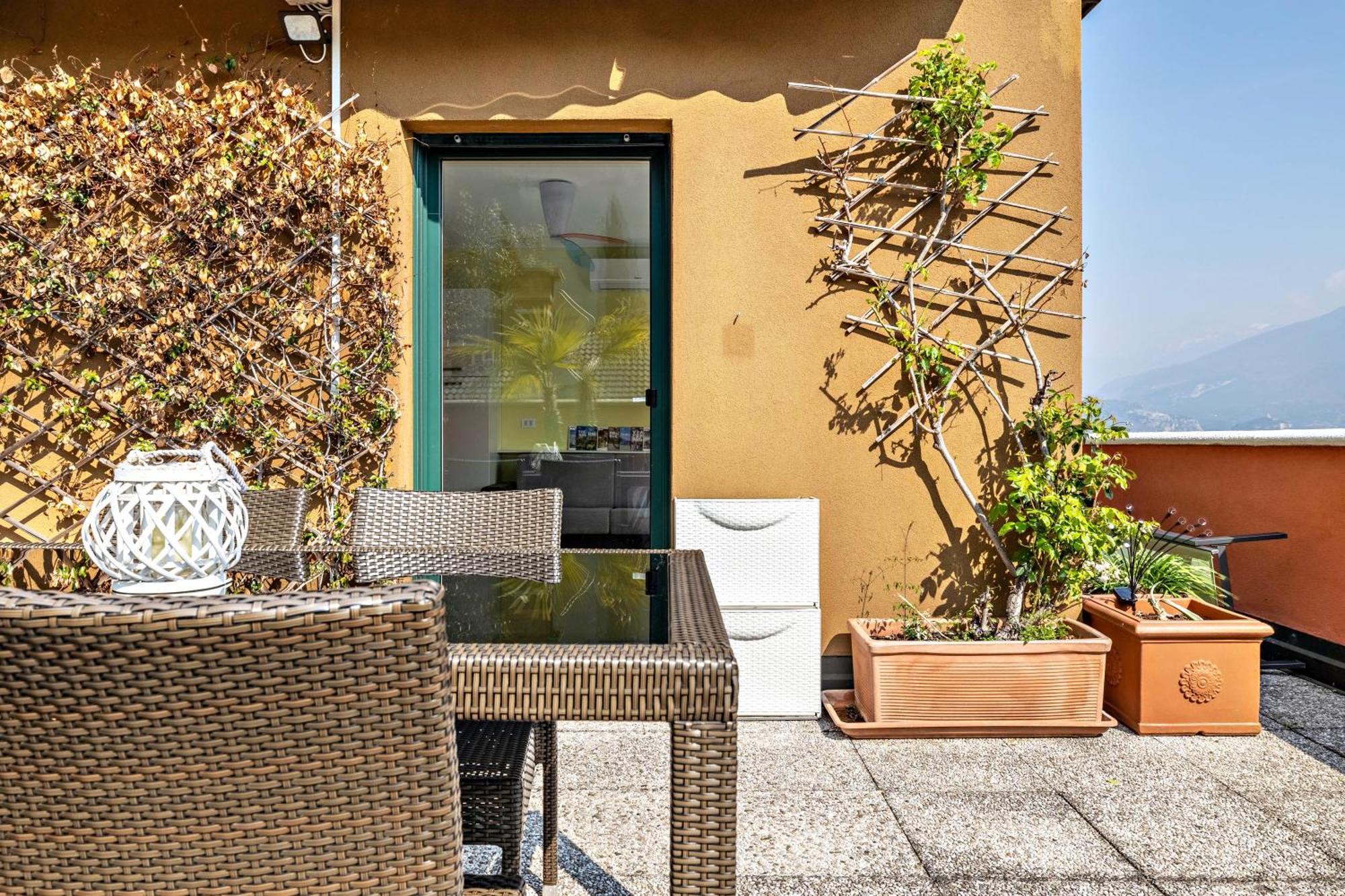 Casa Sara With Swimming Pool Apartment Riva del Garda Exterior photo